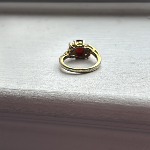 Vintage ruby or garnet cocktail gold ring size 5 - Picture 4 of 4